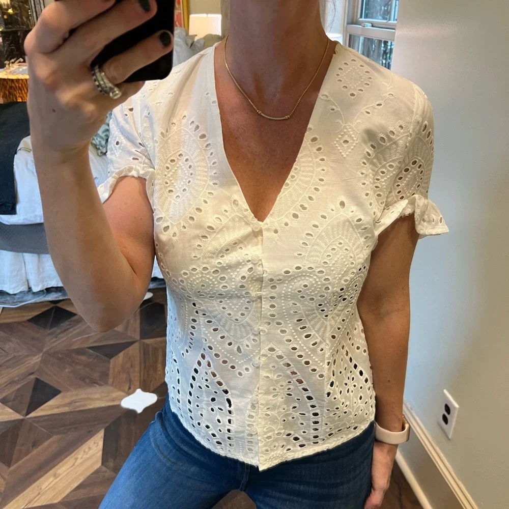 Adiva eyelet top size x-small